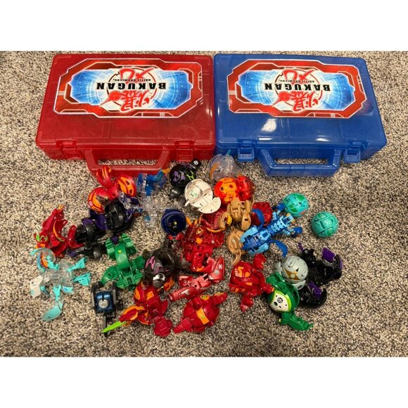Large Lot Of 28 Bakugan Toys With Case And Some Cards - Picture 1 of 5
